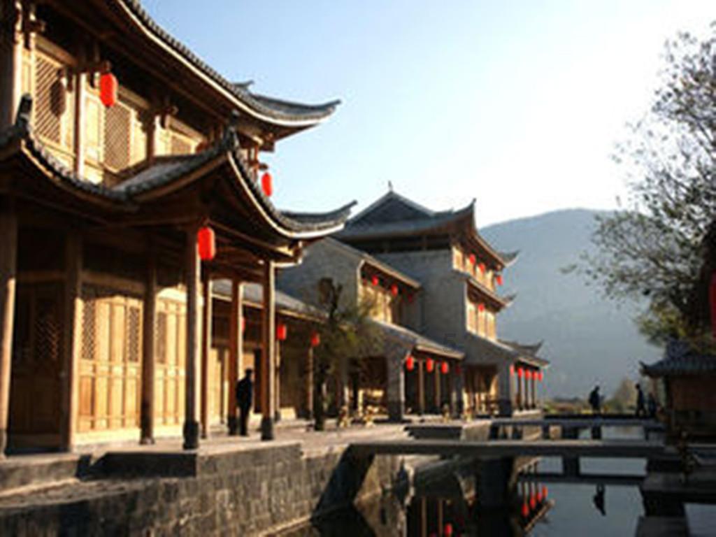 东部战区舰艇编队东海实战练精兵